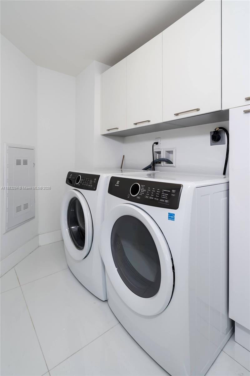 PARQUE TOWERS CONDO - Residential