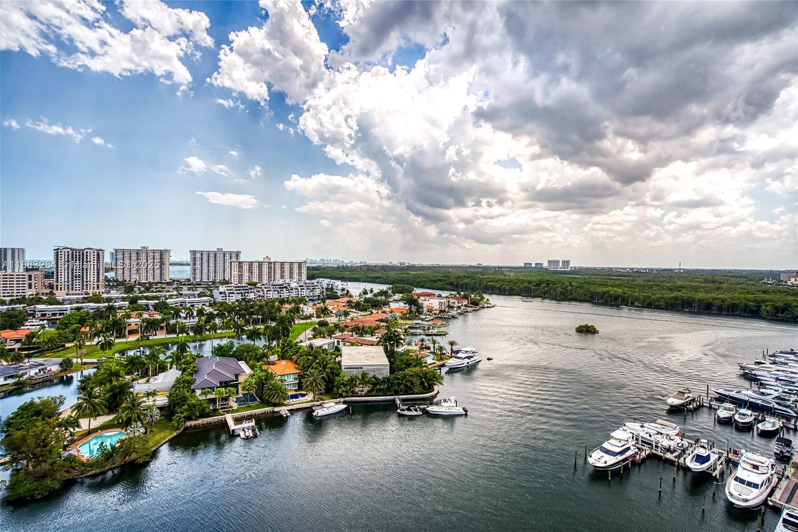 PARQUE TOWERS CONDO - Residential