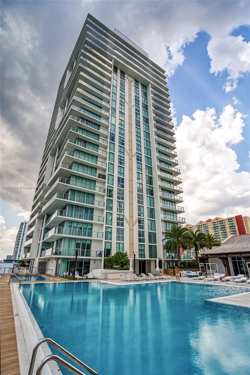 PARQUE TOWERS CONDO - Residential
