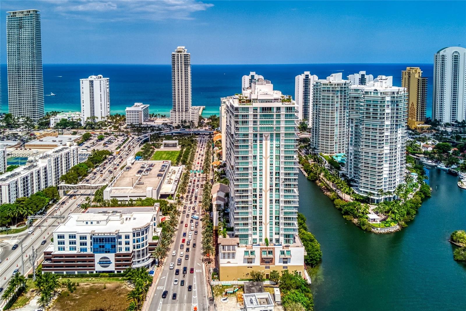 PARQUE TOWERS CONDO - Residential