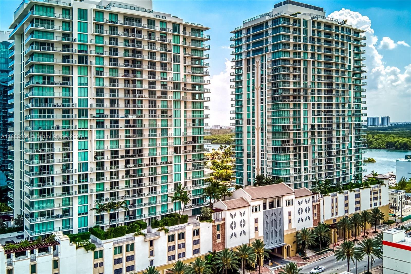 PARQUE TOWERS CONDO - Residential