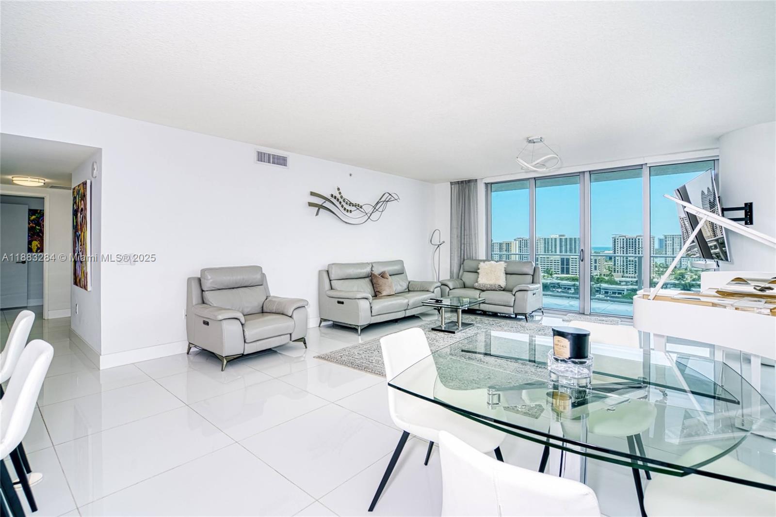 PARQUE TOWERS CONDO - Residential
