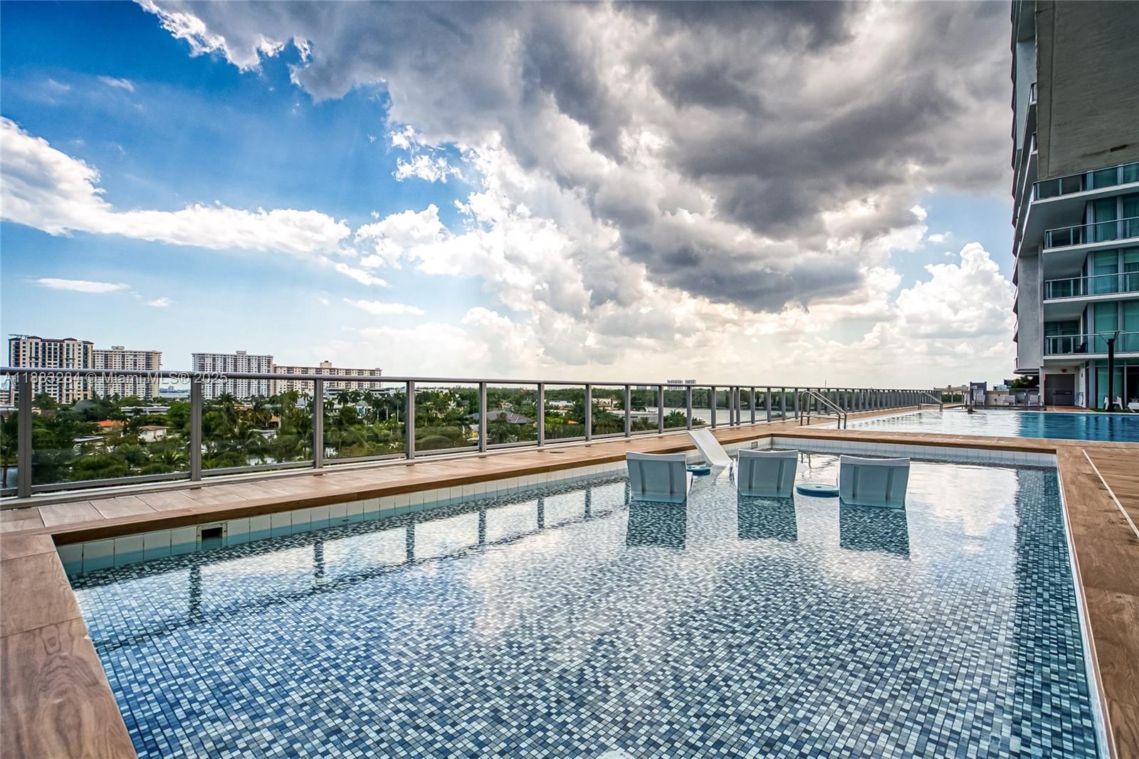 PARQUE TOWERS CONDO - Residential