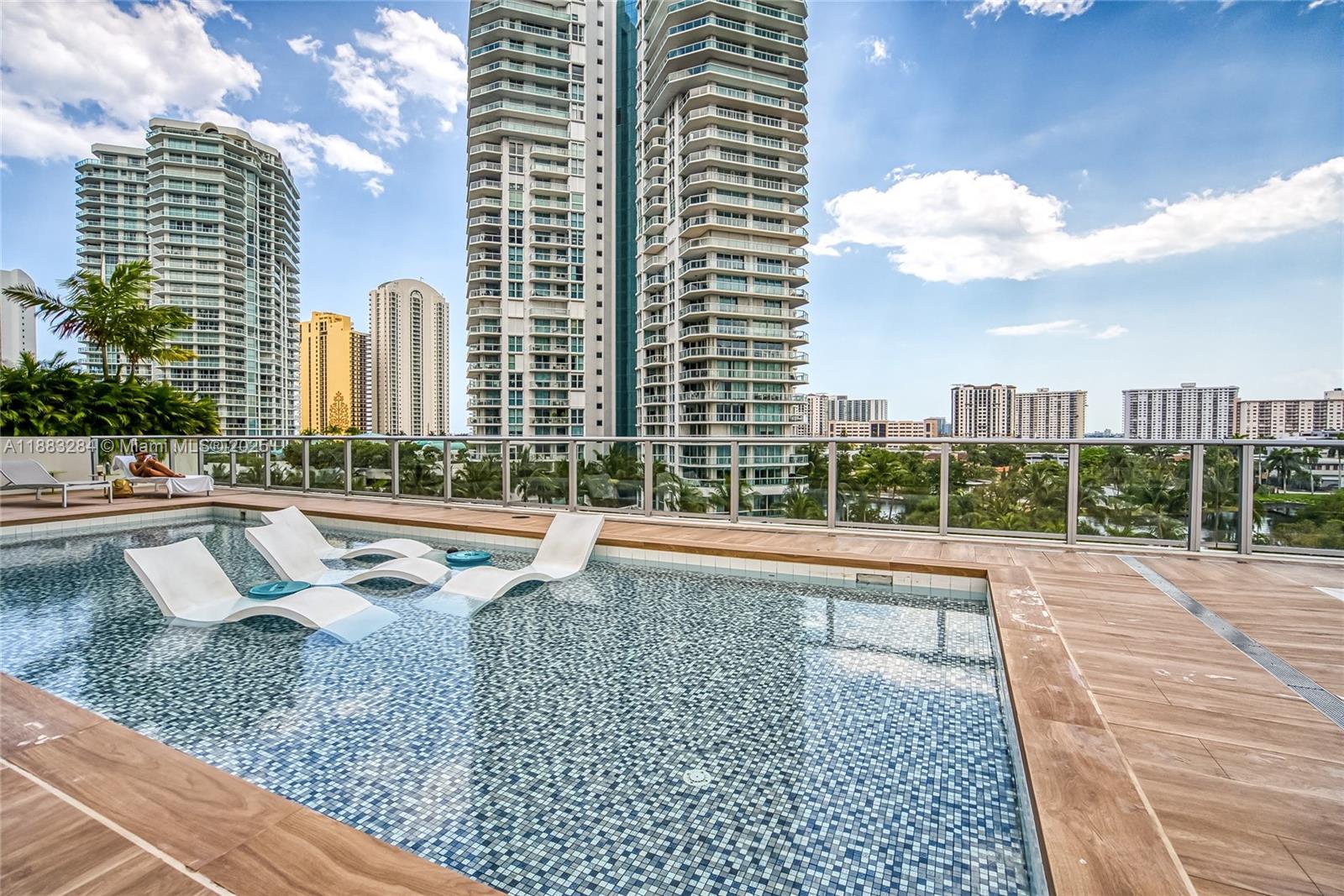 PARQUE TOWERS CONDO - Residential