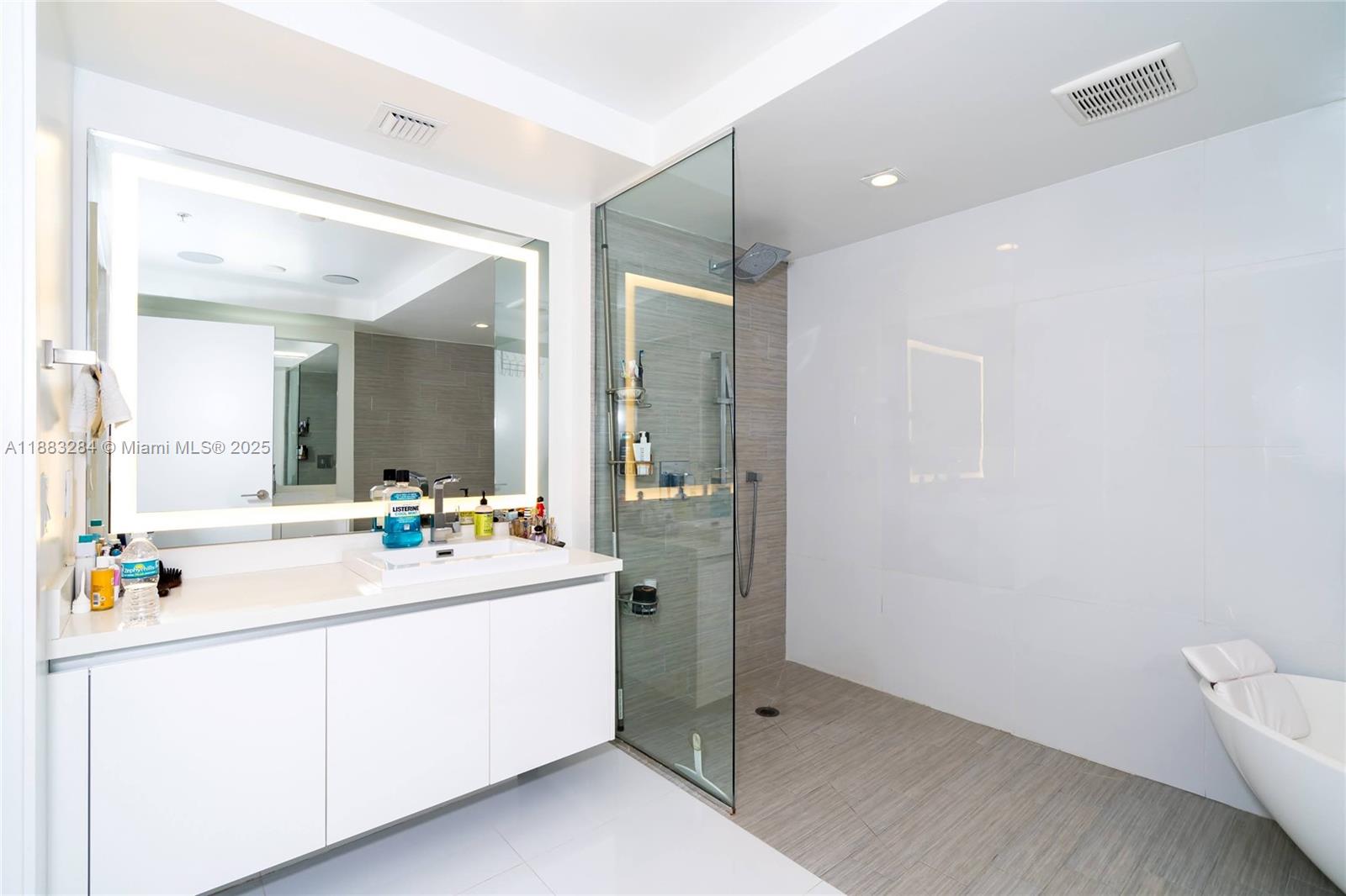 PARQUE TOWERS CONDO - Residential