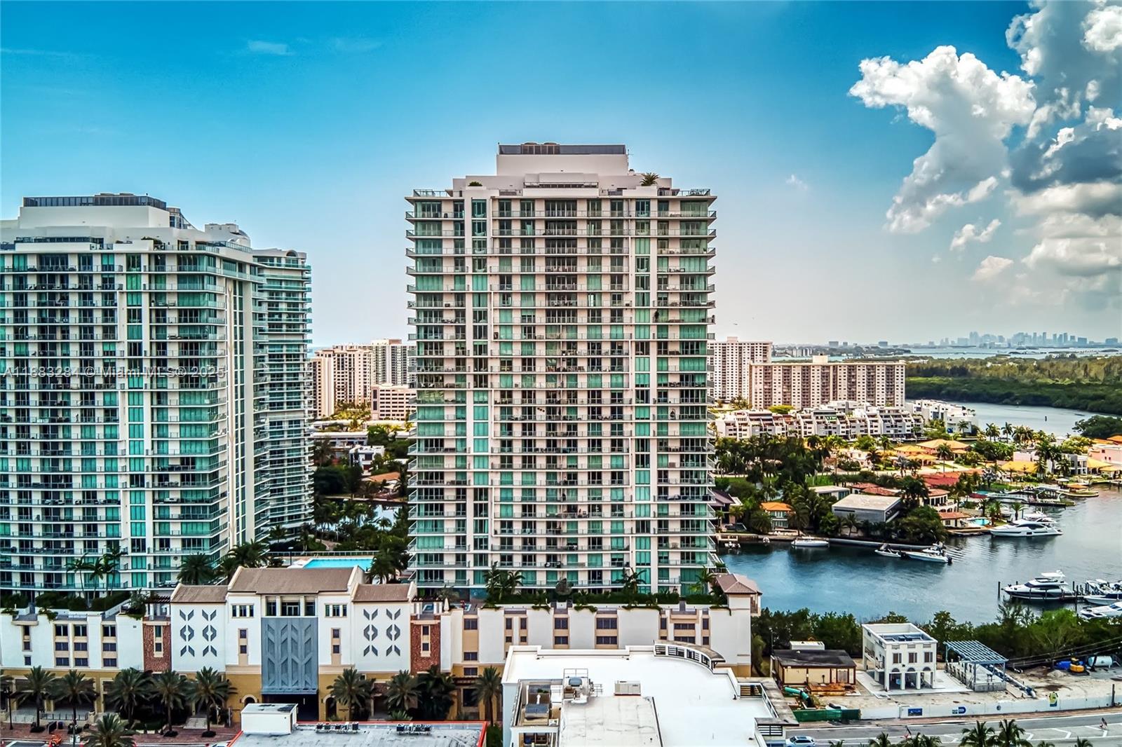 PARQUE TOWERS CONDO - Residential