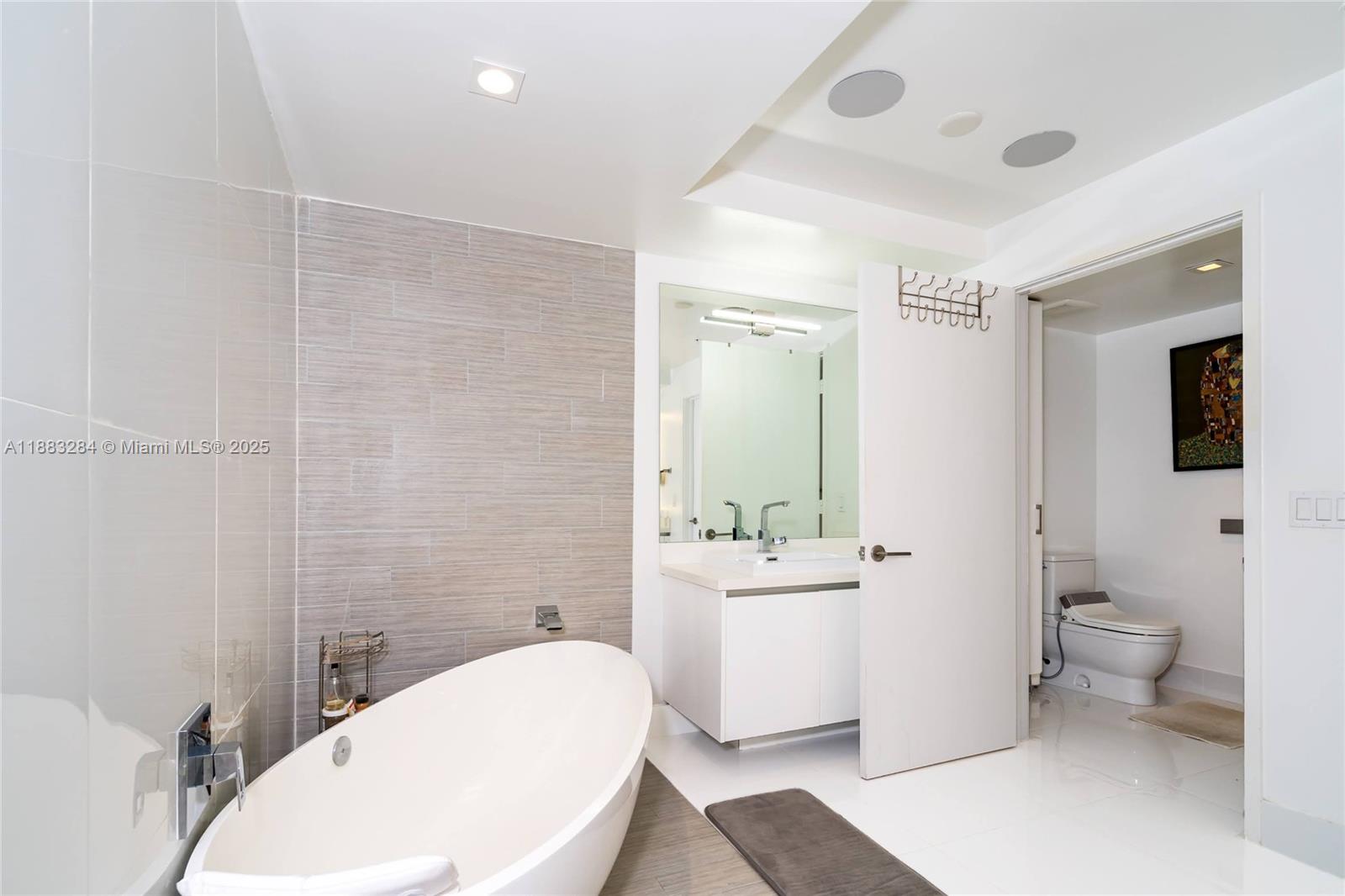 PARQUE TOWERS CONDO - Residential
