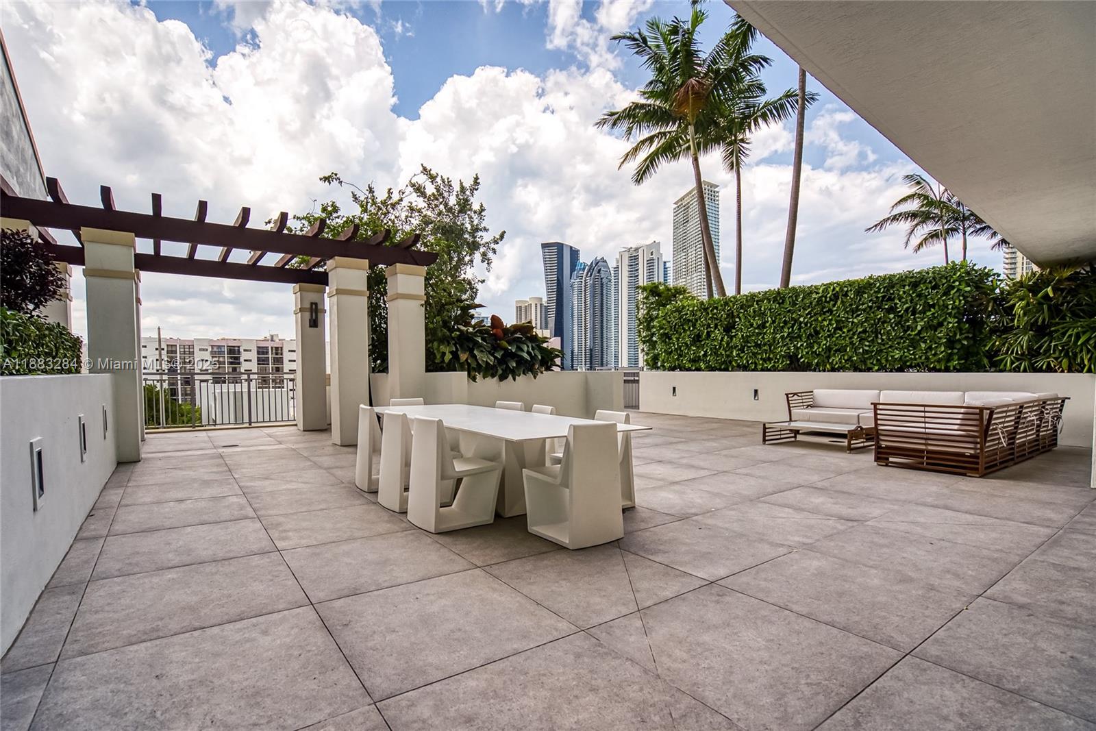 PARQUE TOWERS CONDO - Residential