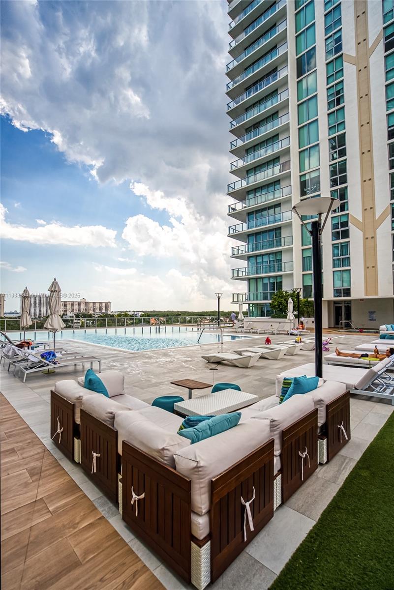 PARQUE TOWERS CONDO - Residential