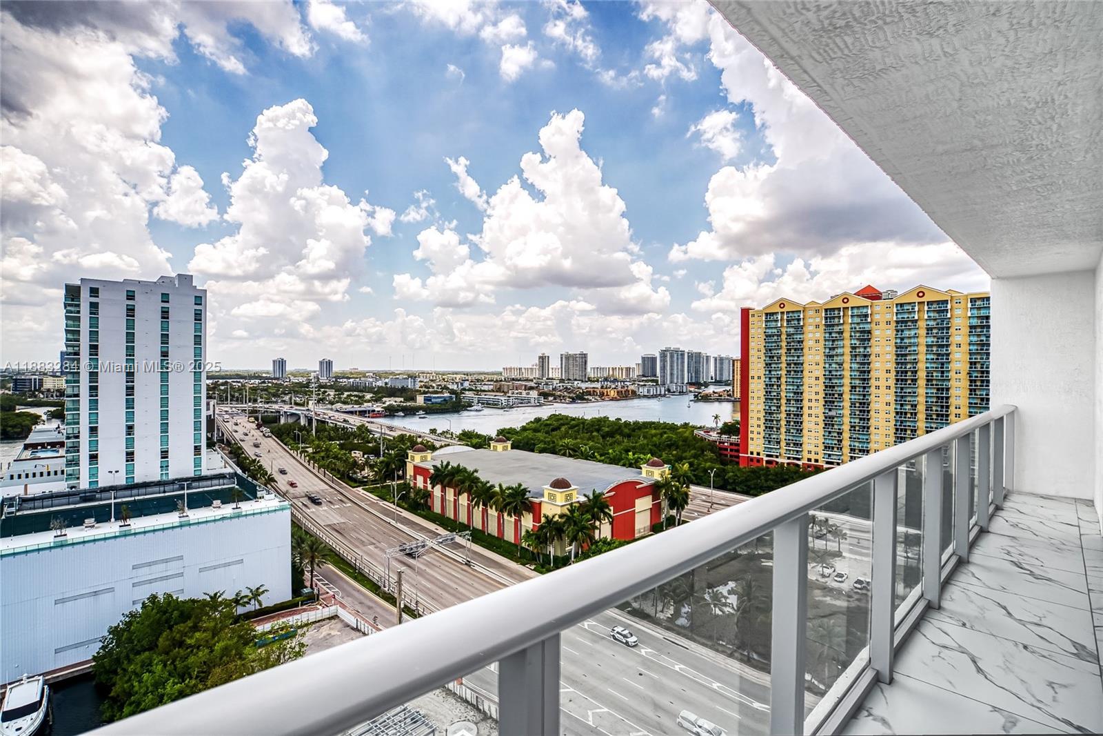PARQUE TOWERS CONDO - Residential