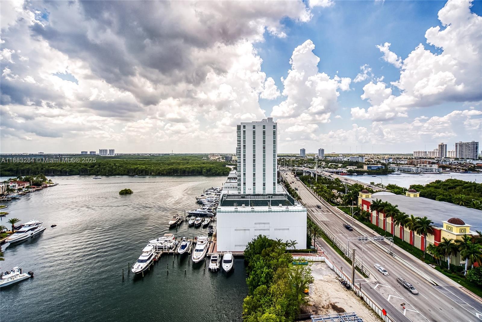 PARQUE TOWERS CONDO - Residential