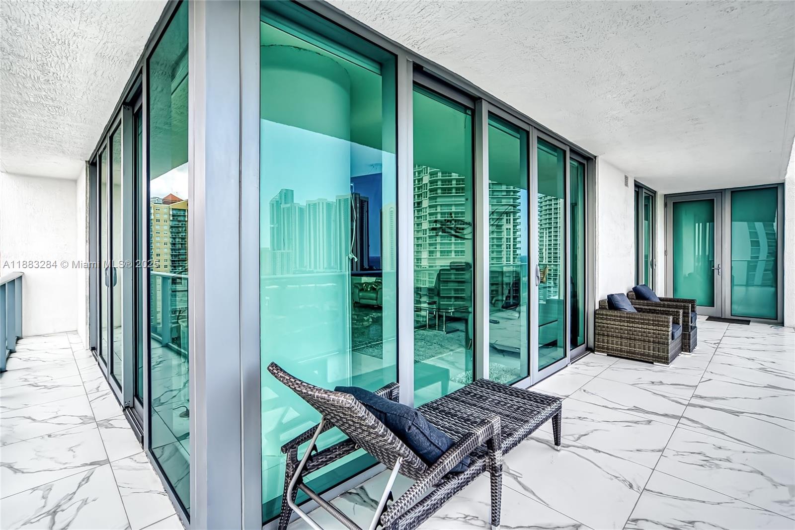 PARQUE TOWERS CONDO - Residential
