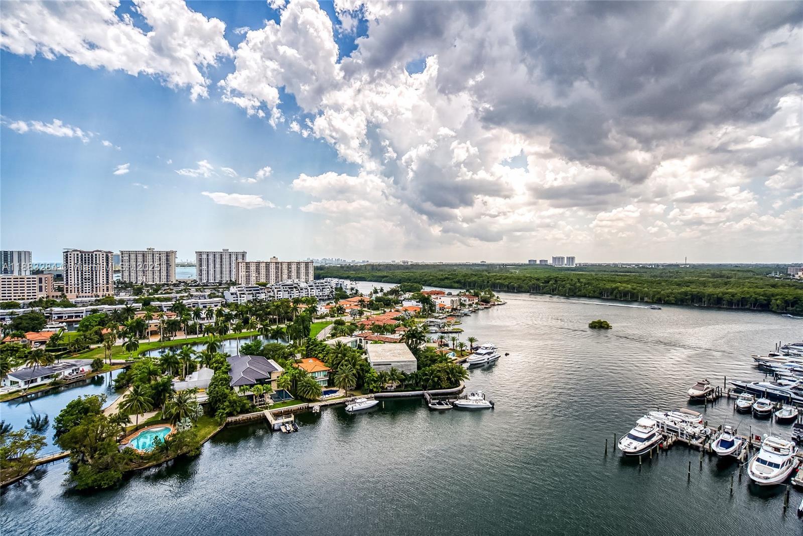 PARQUE TOWERS CONDO - Residential