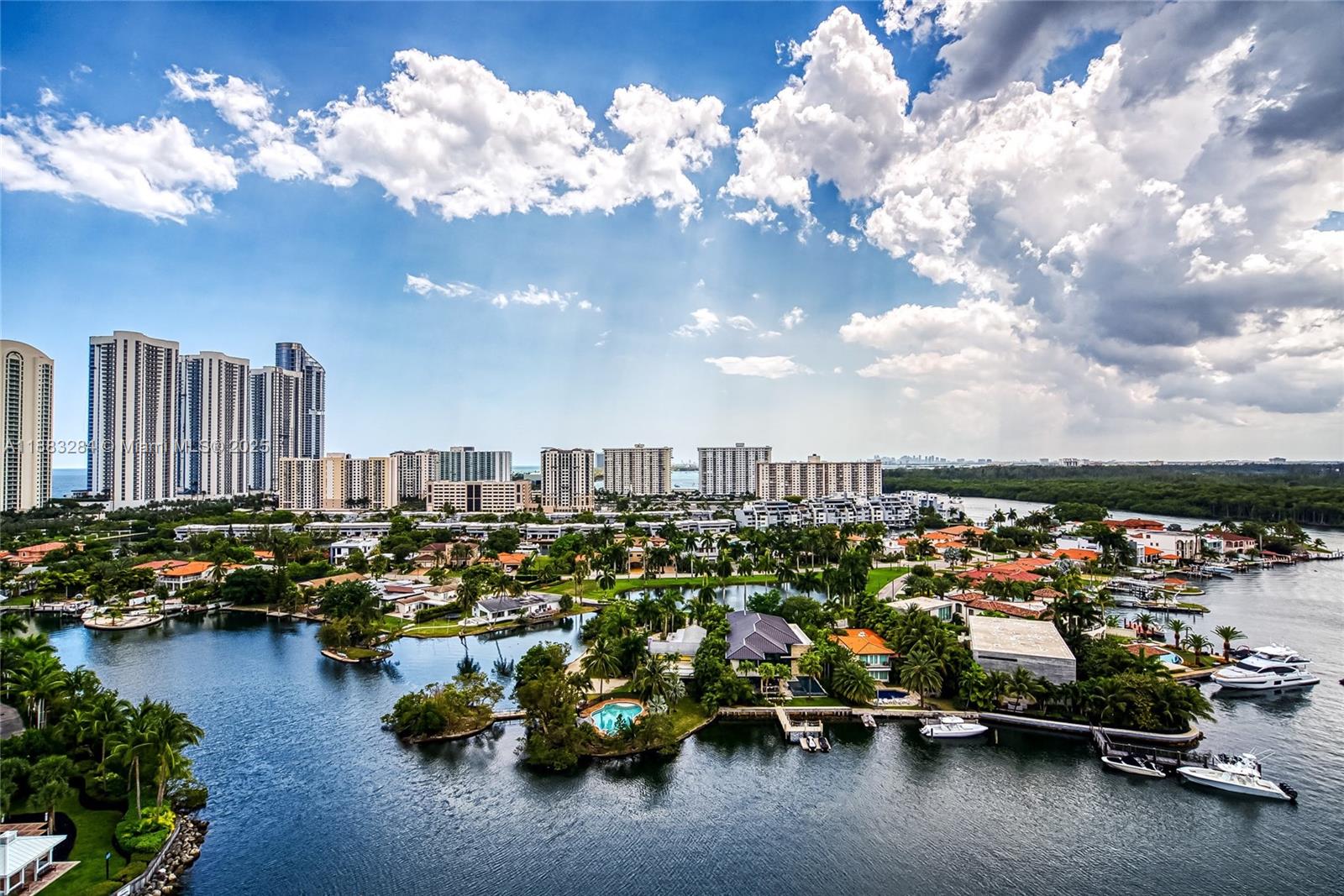 PARQUE TOWERS CONDO - Residential
