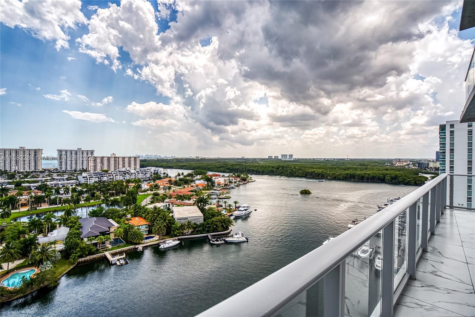 PARQUE TOWERS CONDO - Residential