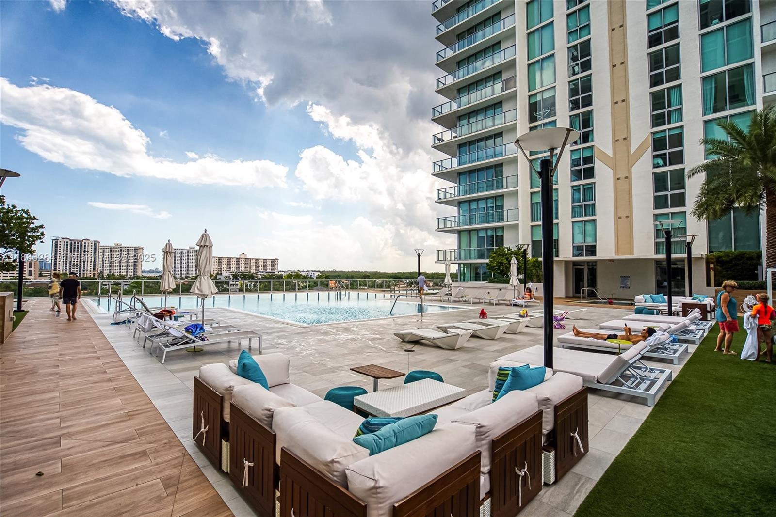 PARQUE TOWERS CONDO - Residential