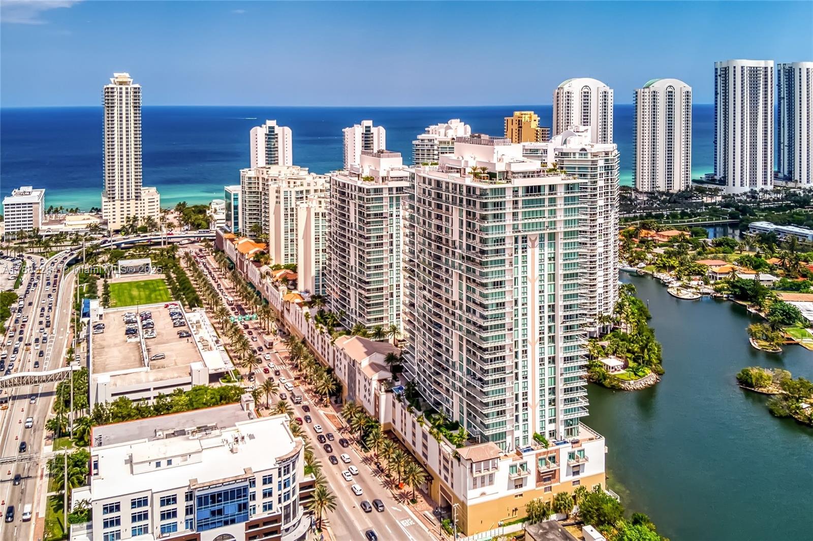 PARQUE TOWERS CONDO - Residential