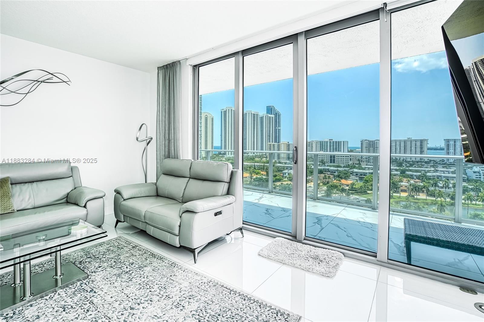 PARQUE TOWERS CONDO - Residential