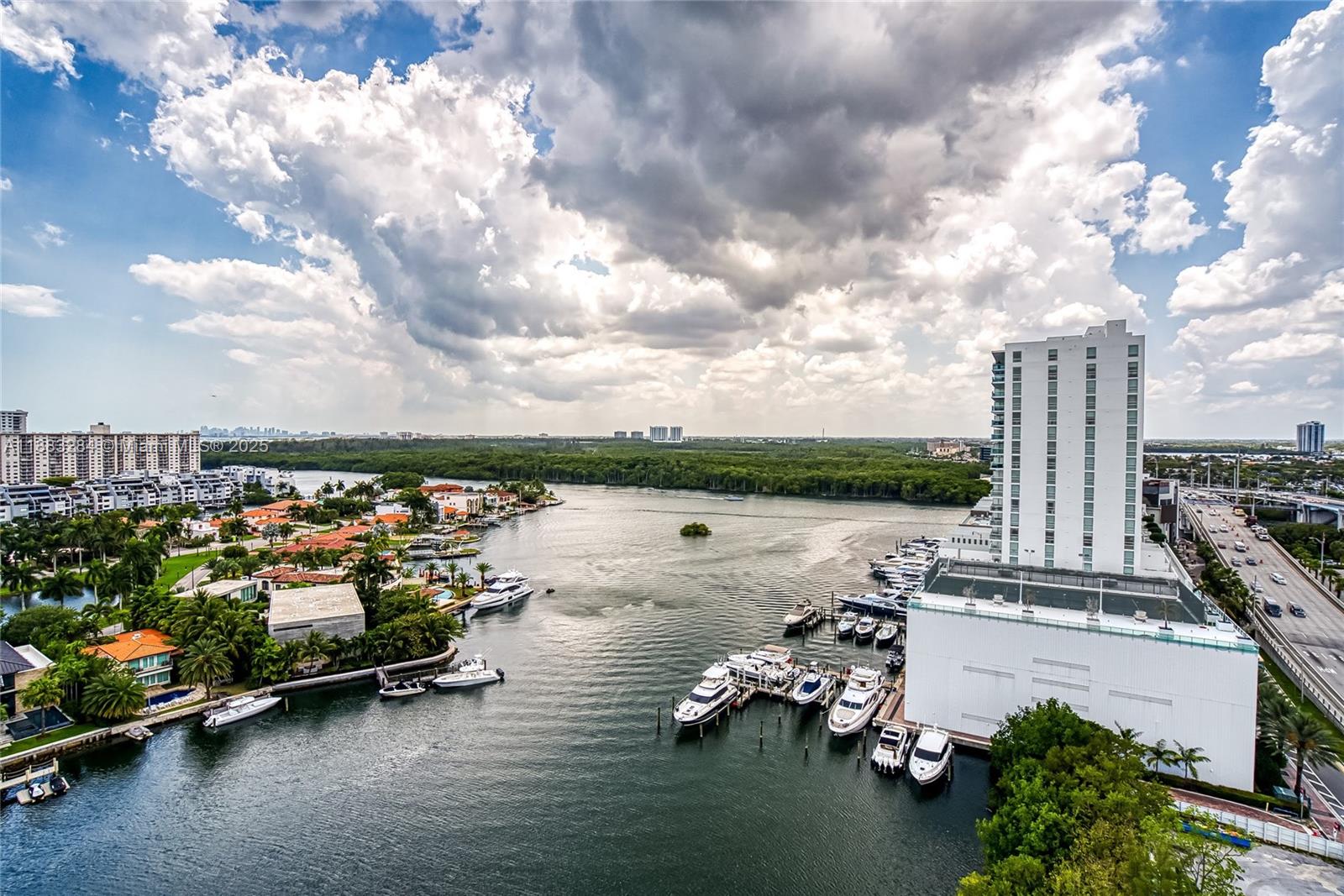 PARQUE TOWERS CONDO - Residential