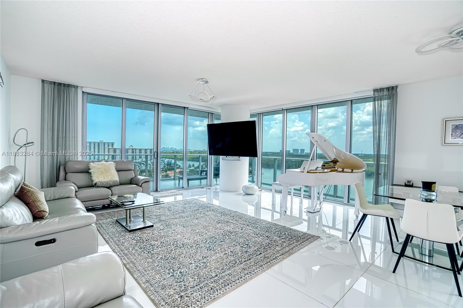 PARQUE TOWERS CONDO - Residential