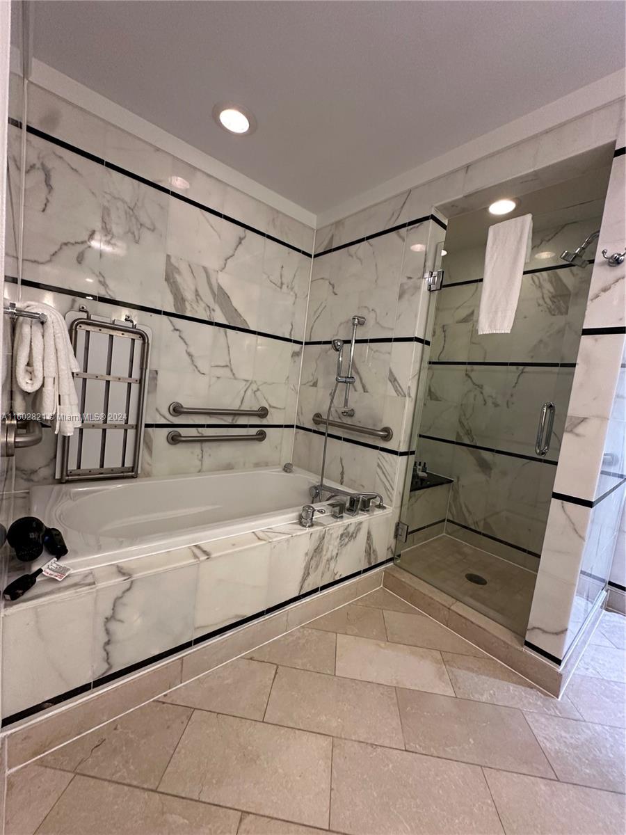 FONTAINEBLEAU III OCEAN C - Residential