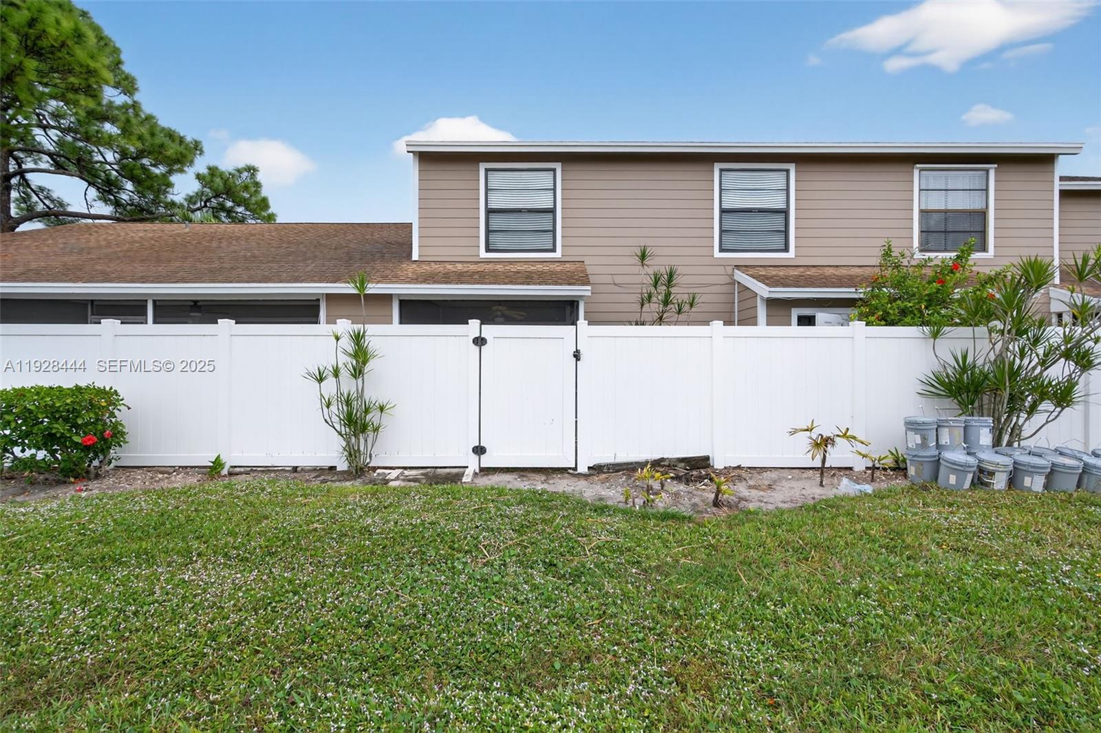 JUPITER VILLAGE TOWNHOMES - Residential