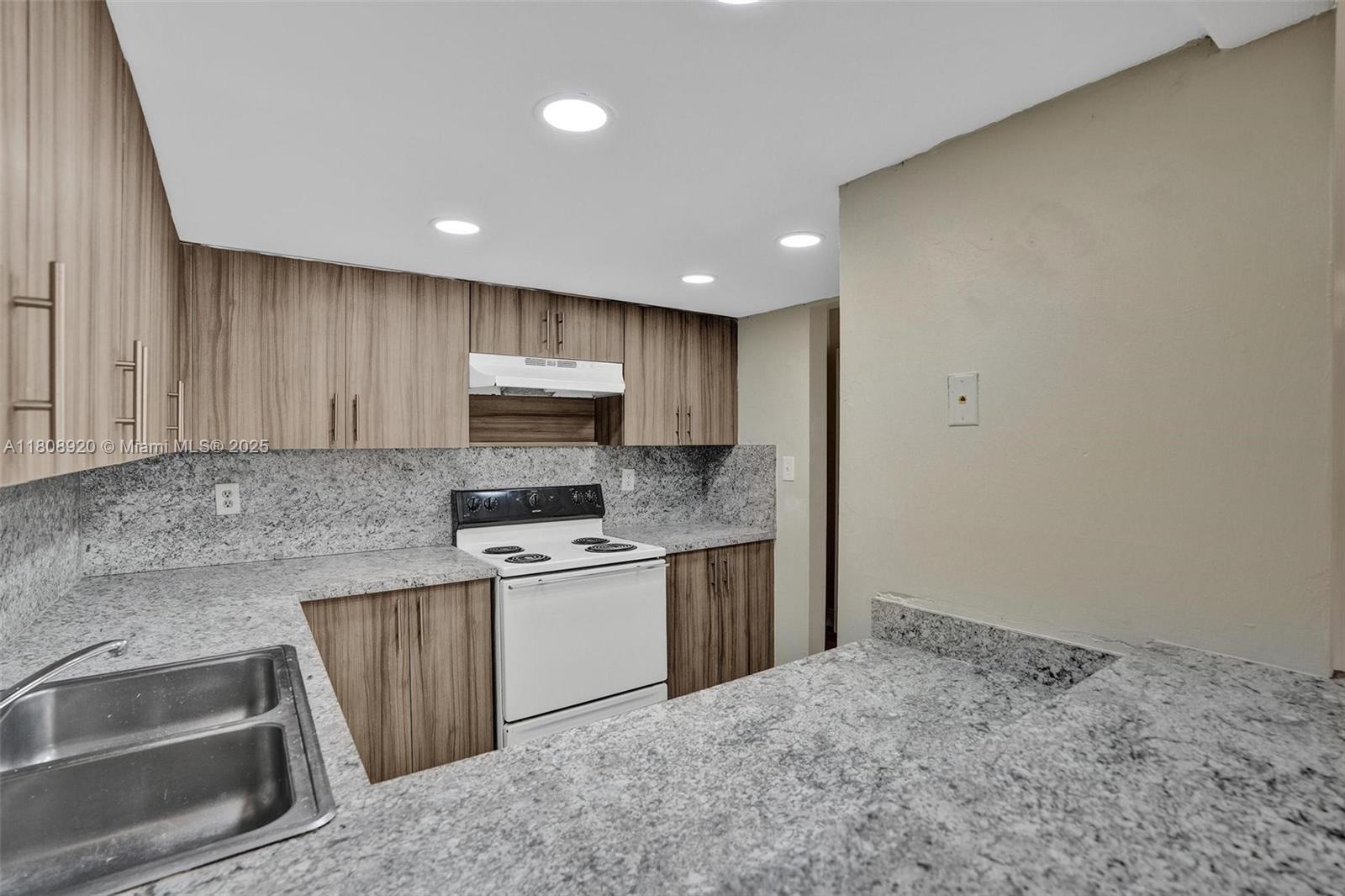 7000 NW 186th St 4-318