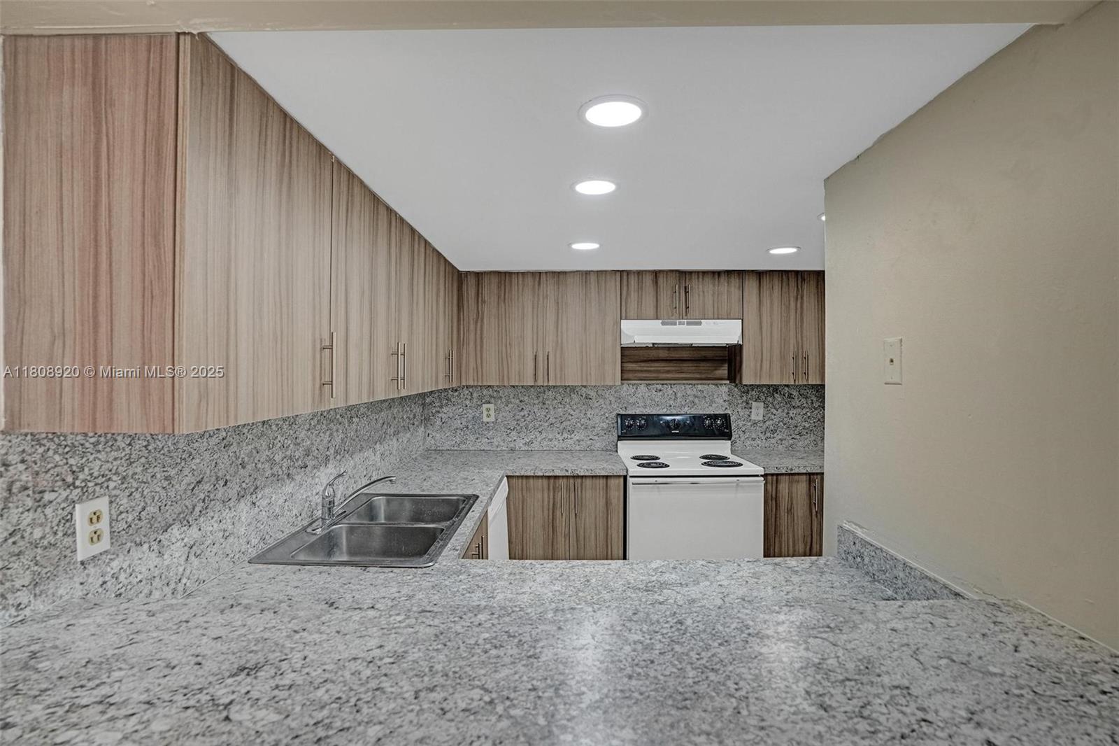 7000 NW 186th St 4-318