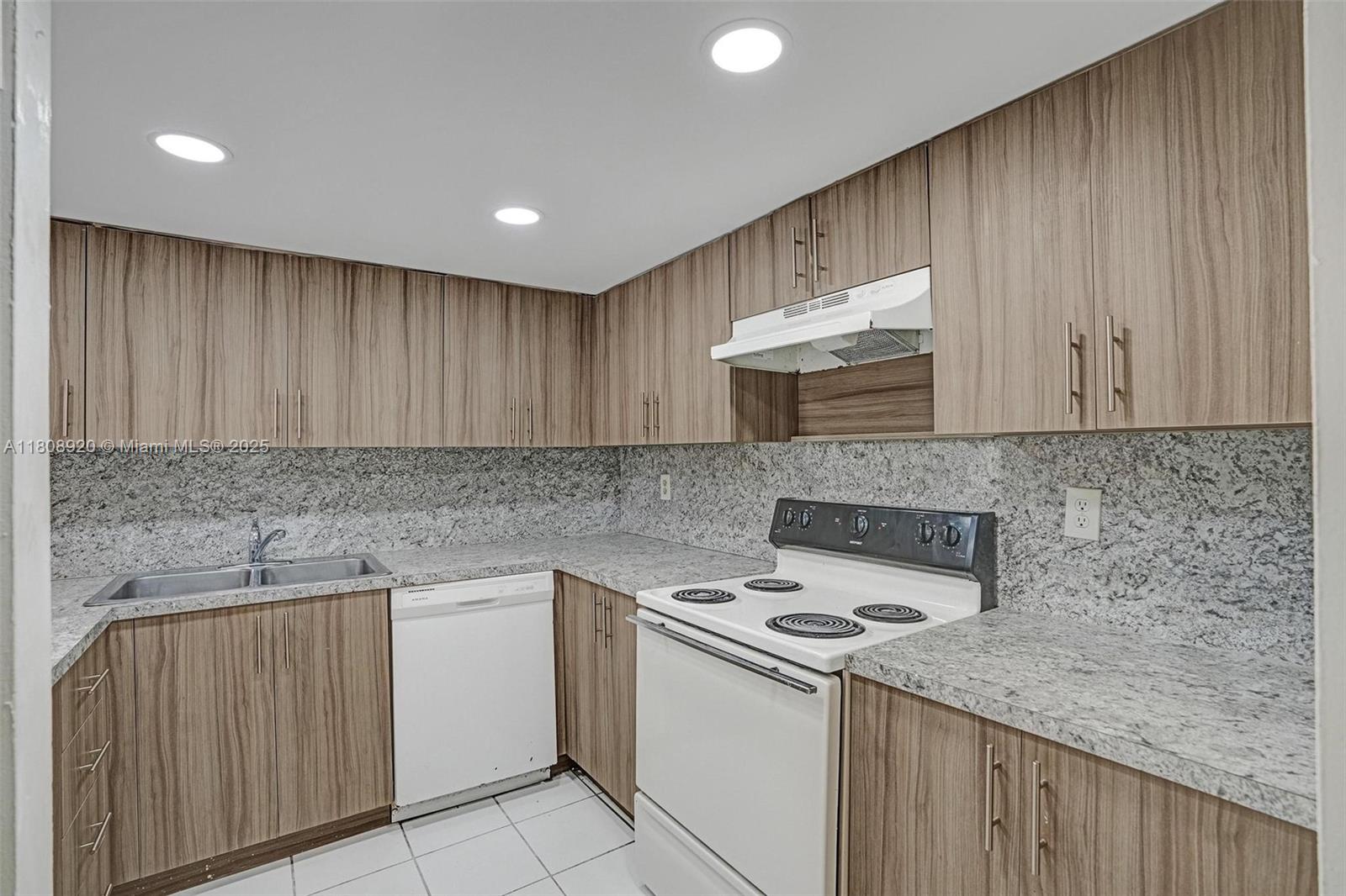 7000 NW 186th St 4-318