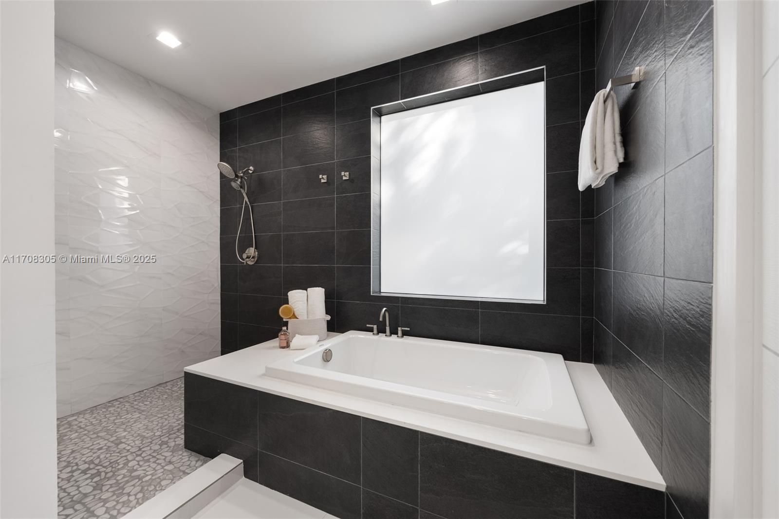 SILVER BLUFF EST SEC C - Residential