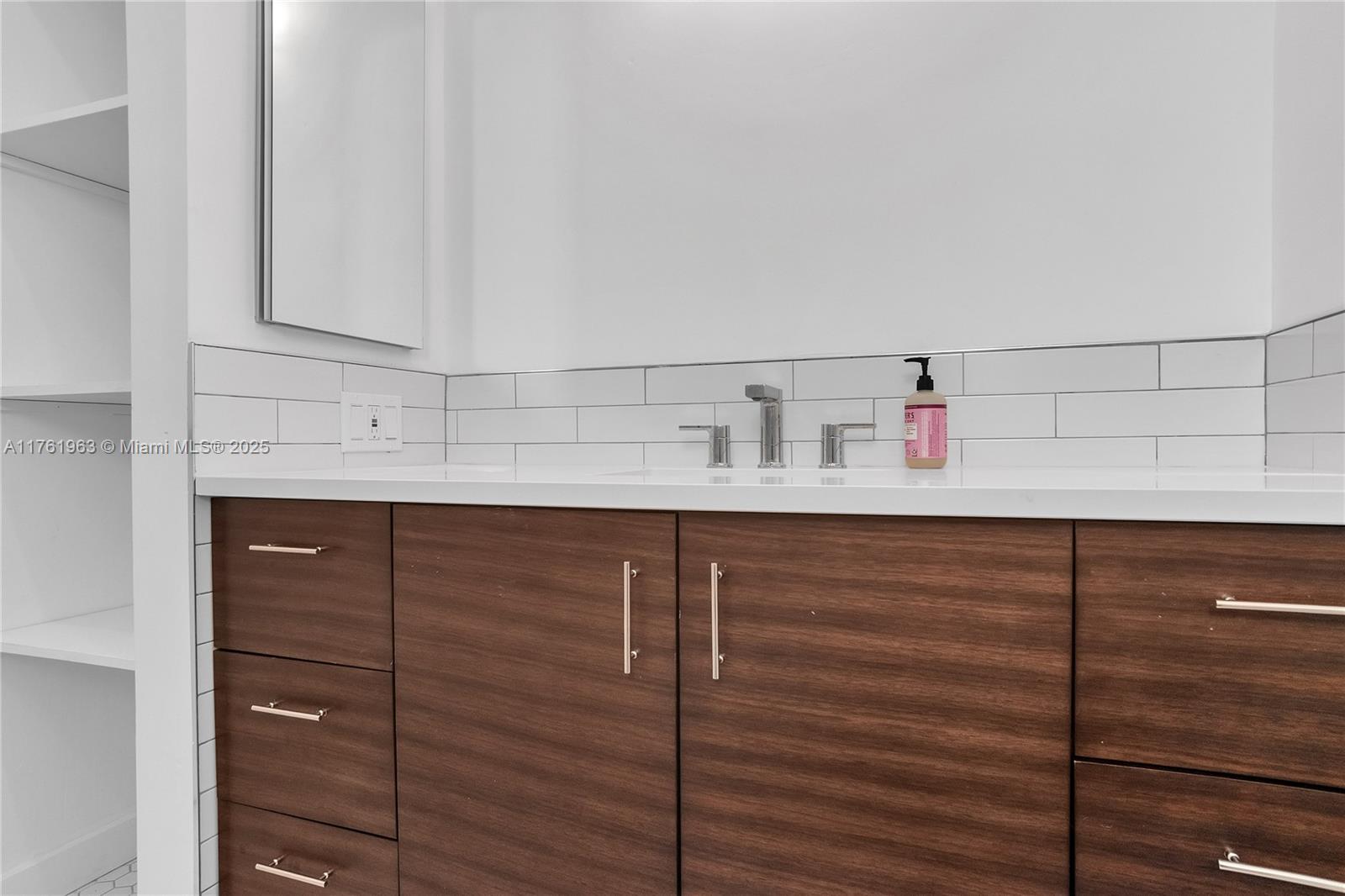 HOLLYWOOD LAKES SECTION - Residential