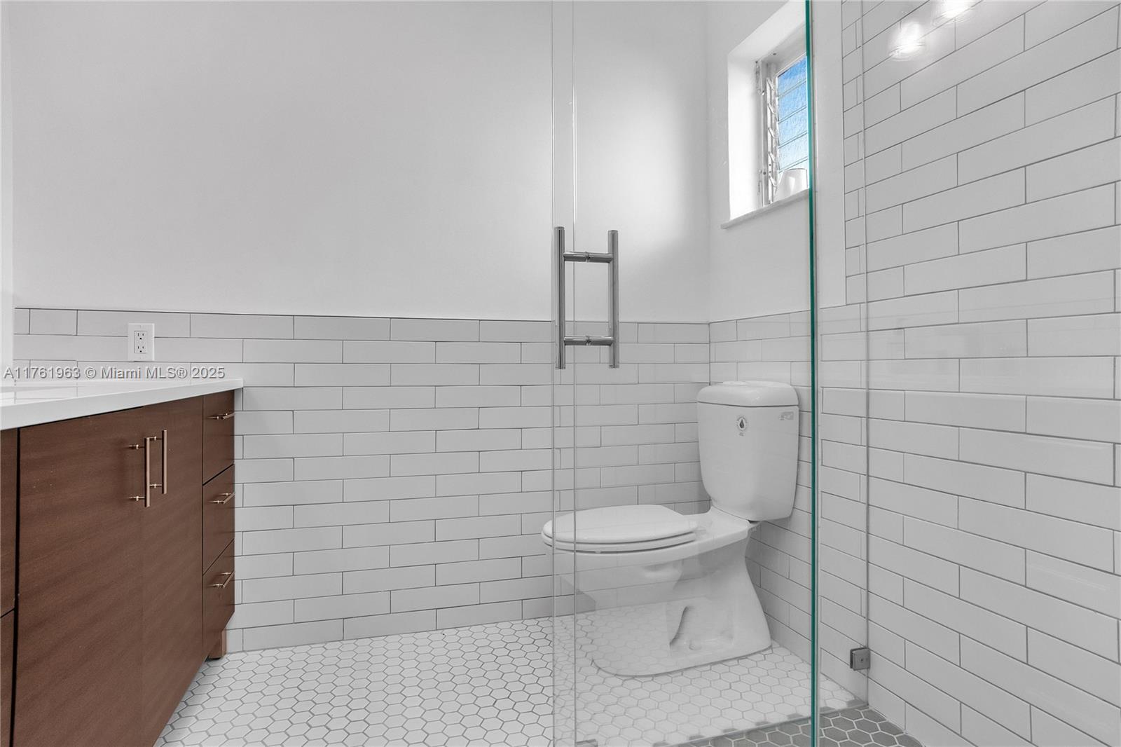 HOLLYWOOD LAKES SECTION - Residential