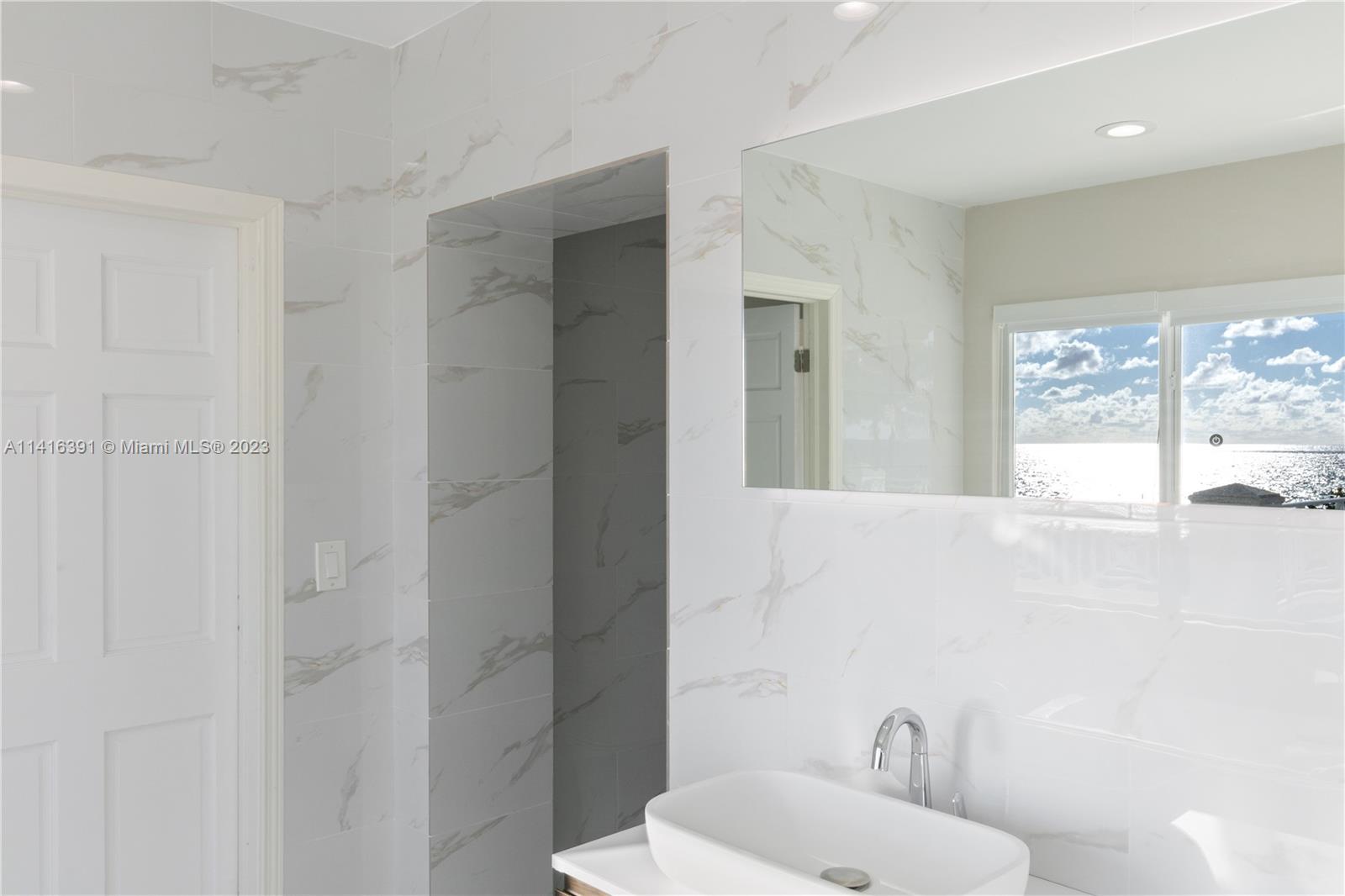 GOLDEN BEACH SEC B - Residential