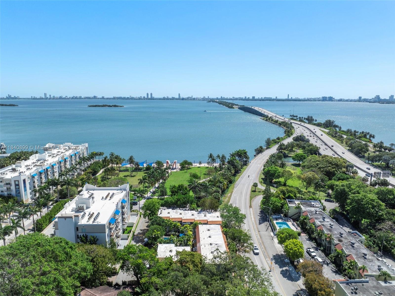 Private community, across Biscayne Bay and Albert Park, granite tops, stainless steel appliances, wood cabinets, walking distance to Mid-town and Design District, 15 minutes to MIA Airport, walk to 30 different restaurants.