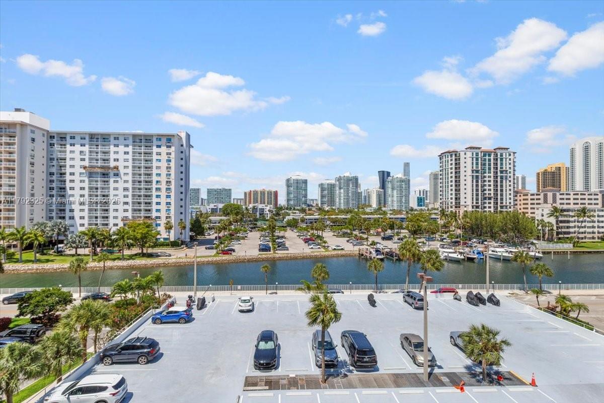 500 Bayview Dr 527