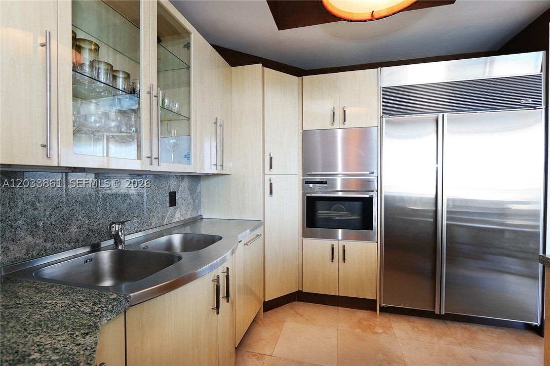100 S Pointe Dr 601