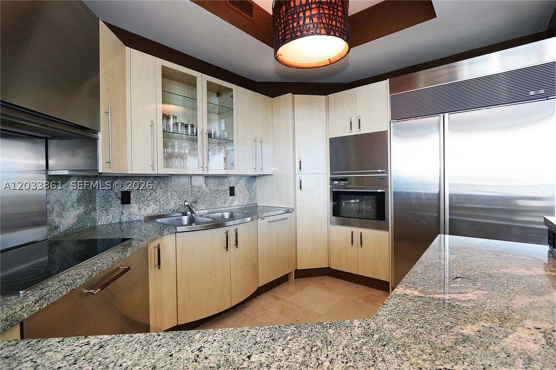 100 S Pointe Dr 601