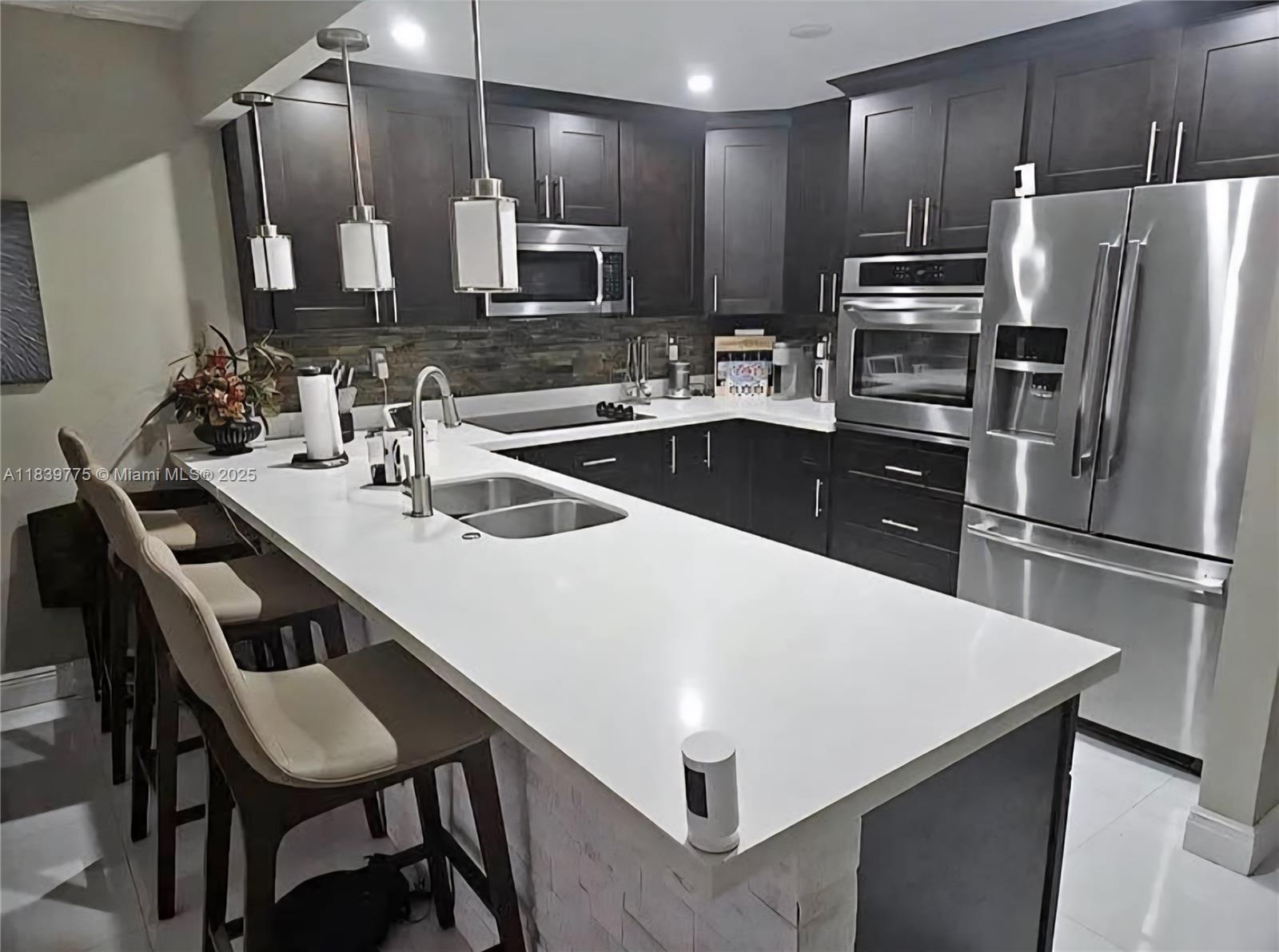 POLYNESIAN GARDENS CONDOM - Residential Lease