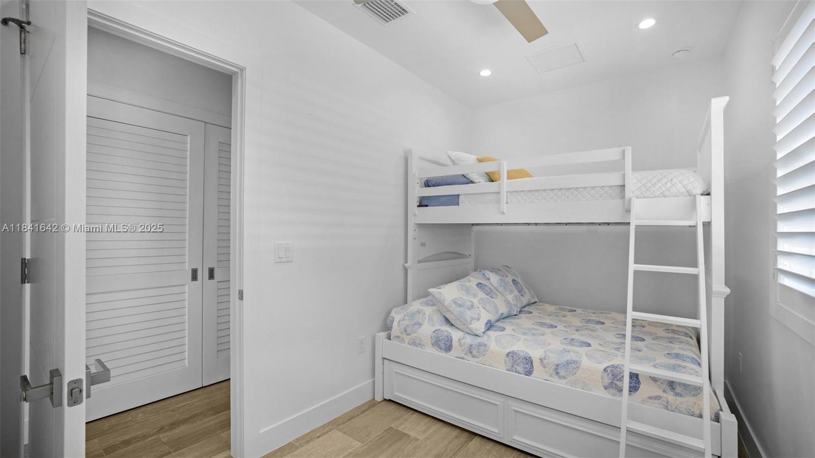 CROSS KEY WATERWAYS EST S - Residential