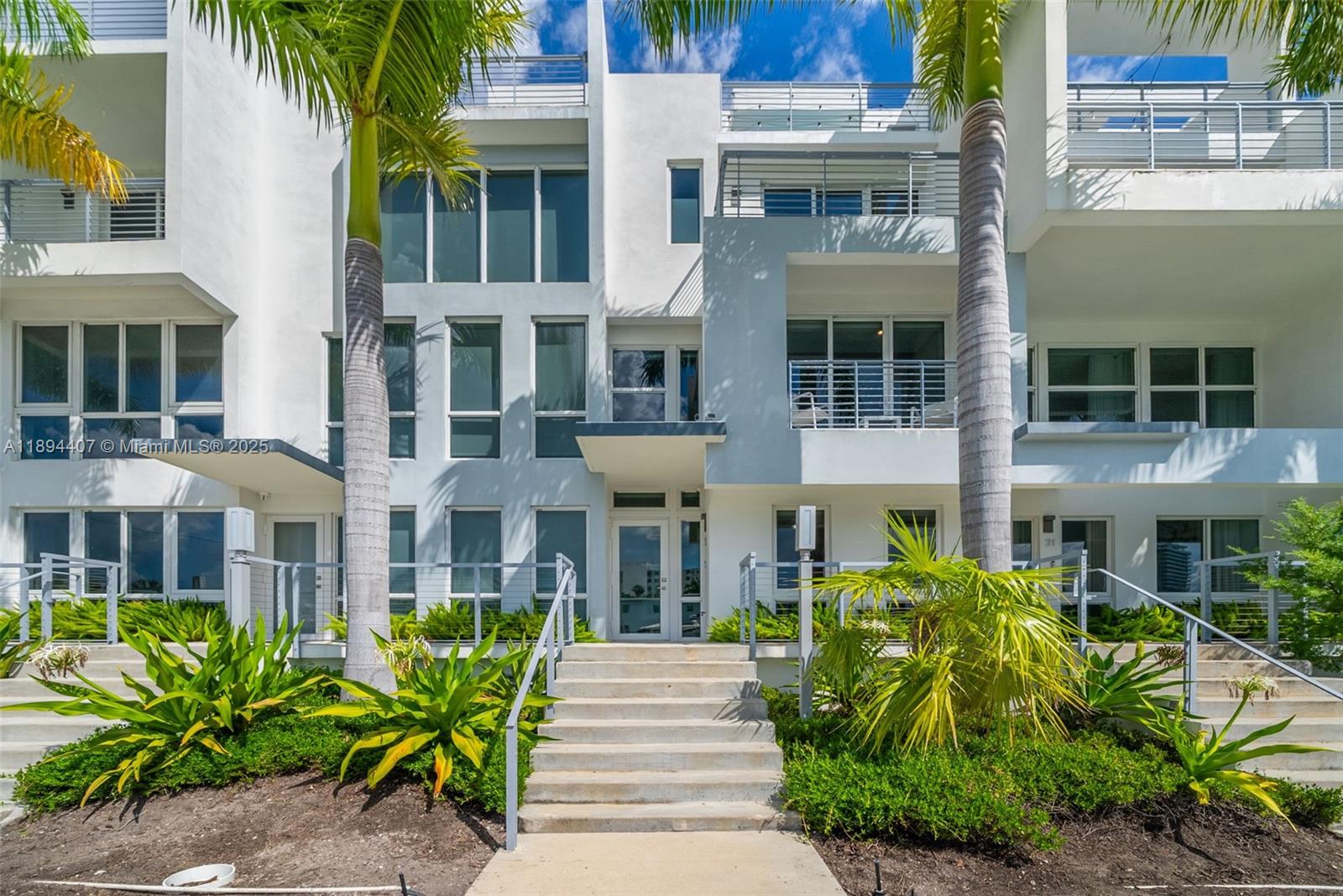 33 N Shore Dr 33