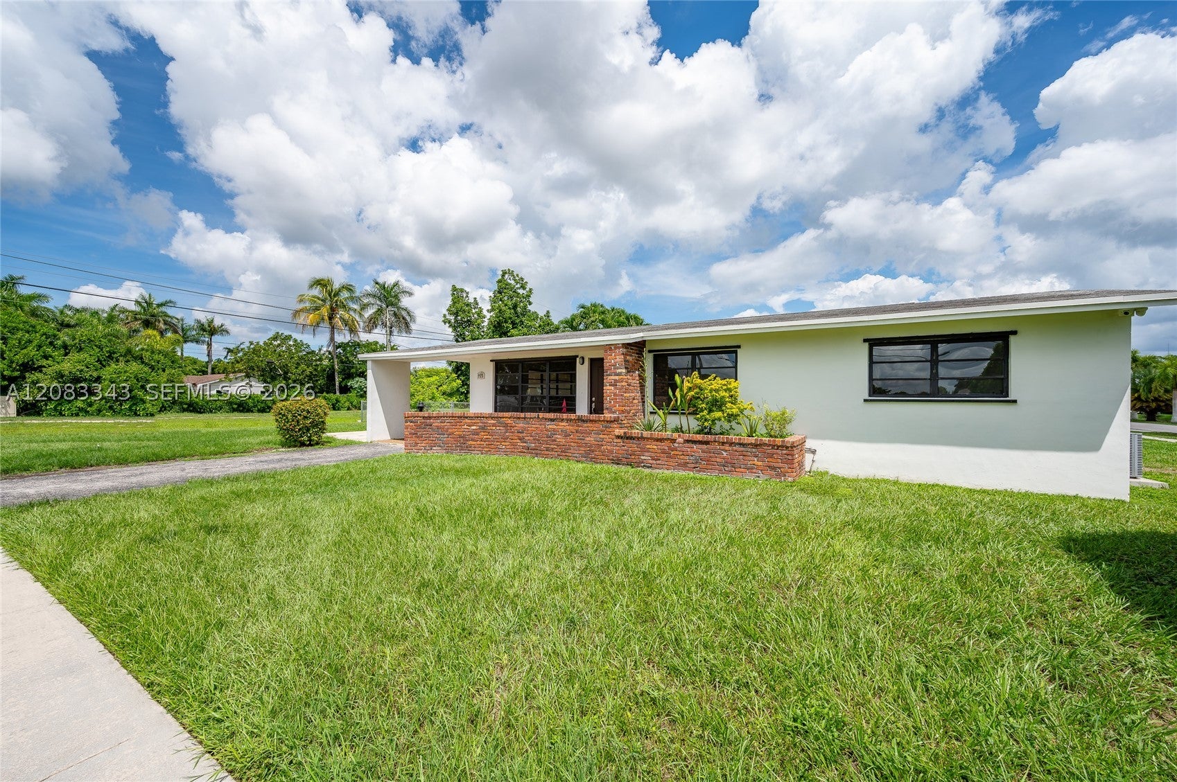 955 NW 15th St