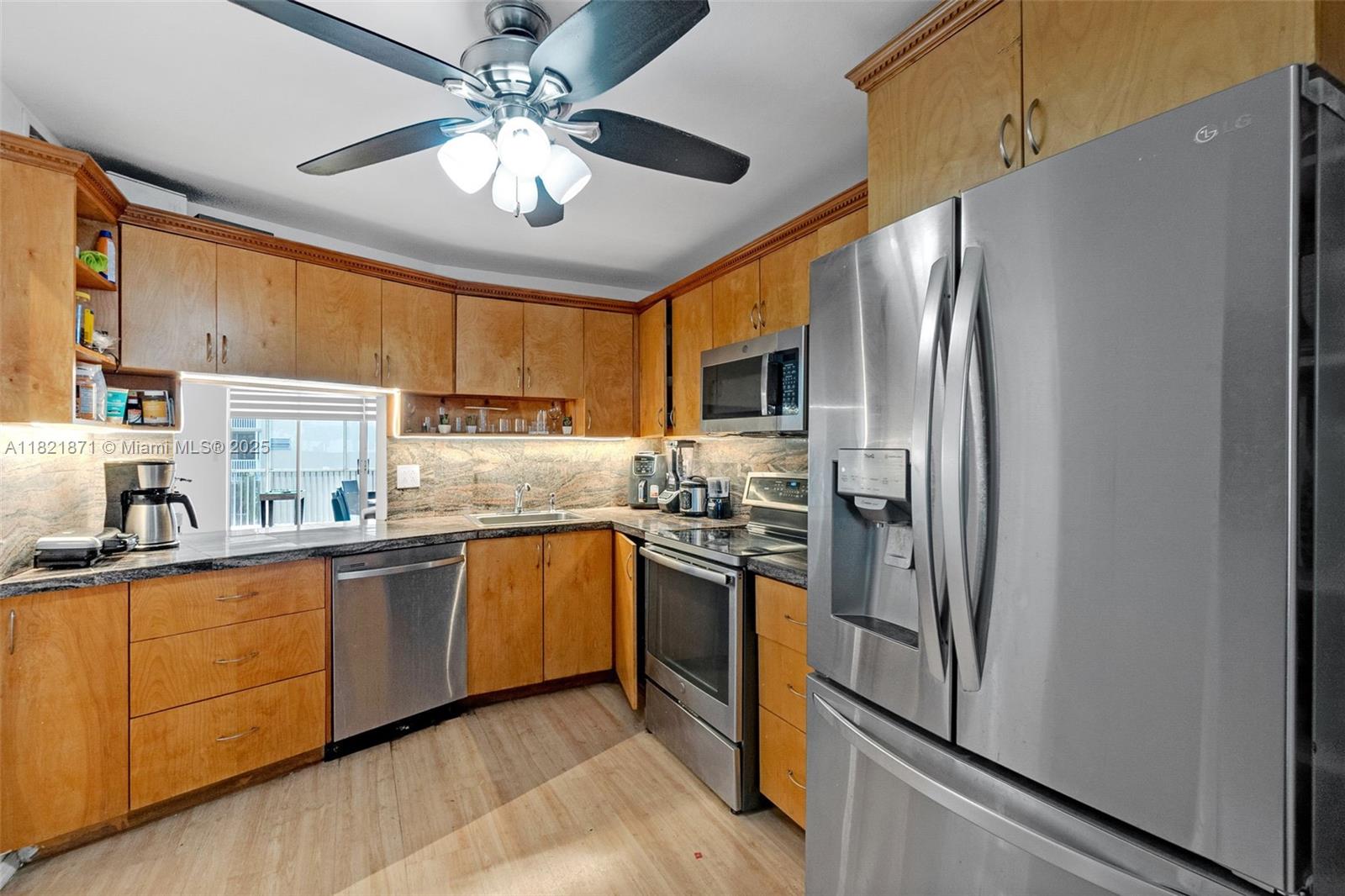 1660 NE 191st St 206-1