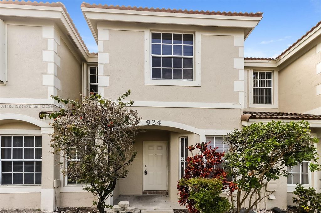 Photo of 924 Summit Lake Dr, West Palm Beach, FL 33406 (MLS # A11654384)