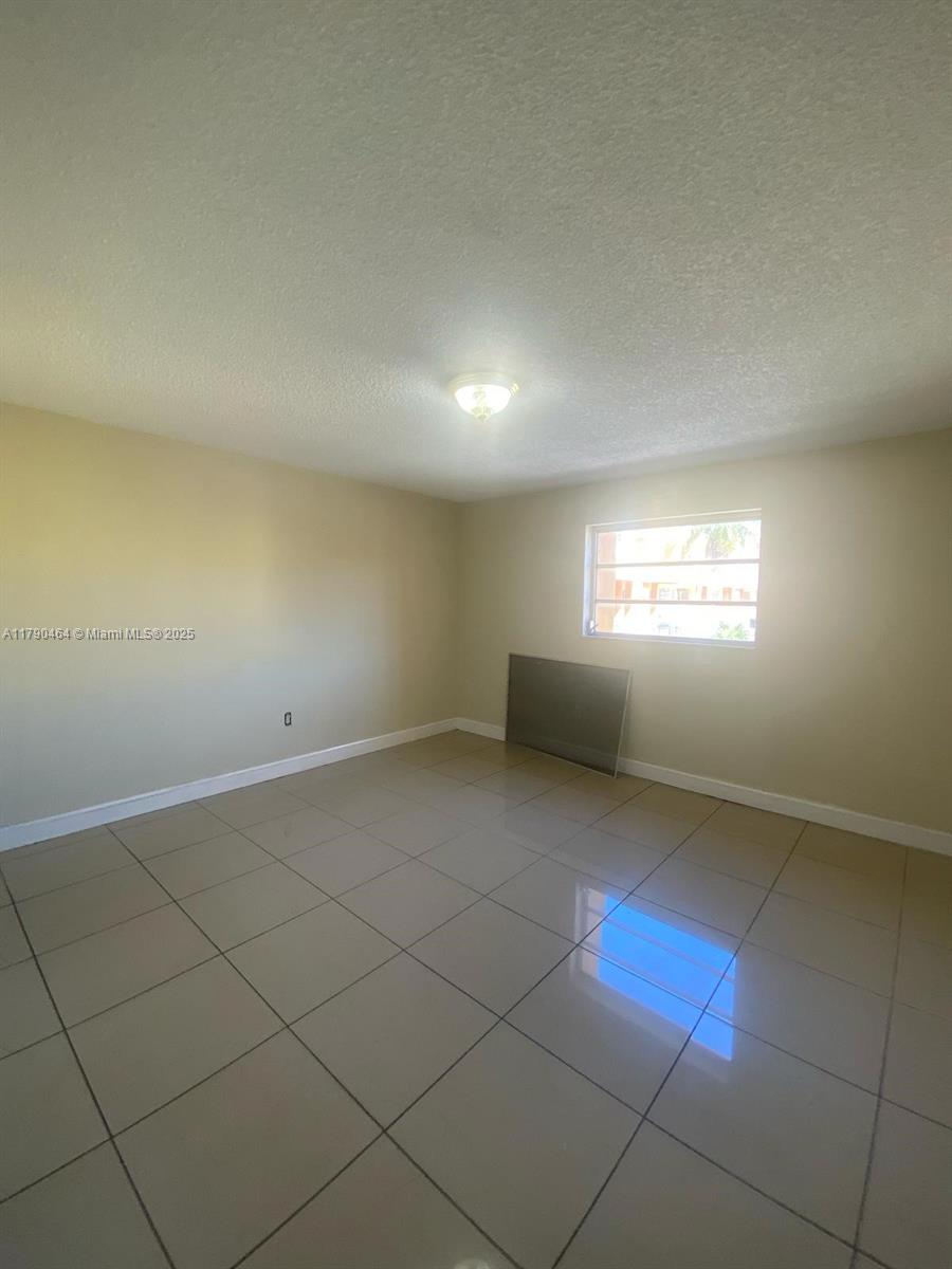 1555 W 44th Pl 218