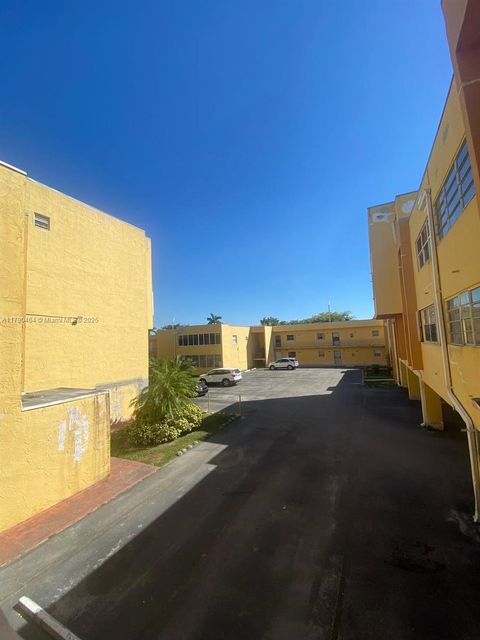 1555 W 44th Pl 218 Hialeah FL 33012