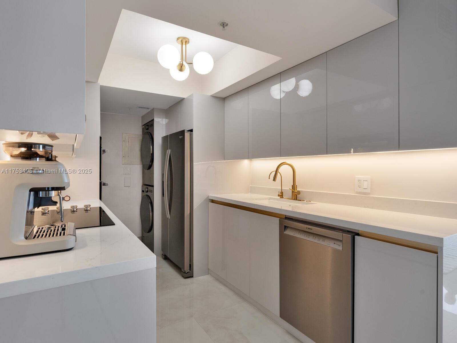 YACHT CLUB AT PORTOFINO C - Residential