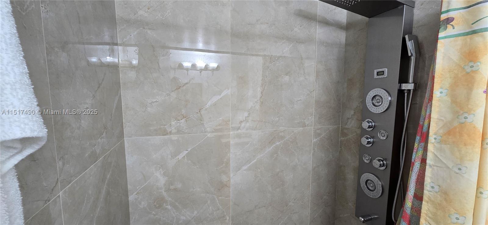 LAS ESTRELLAS CONDO - Residential