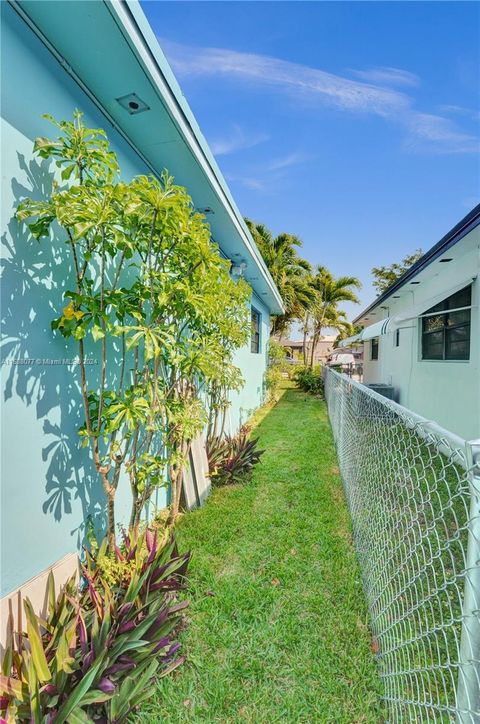 Single Family Residence in Hallandale Beach FL 600 3rd Ct 28.jpg