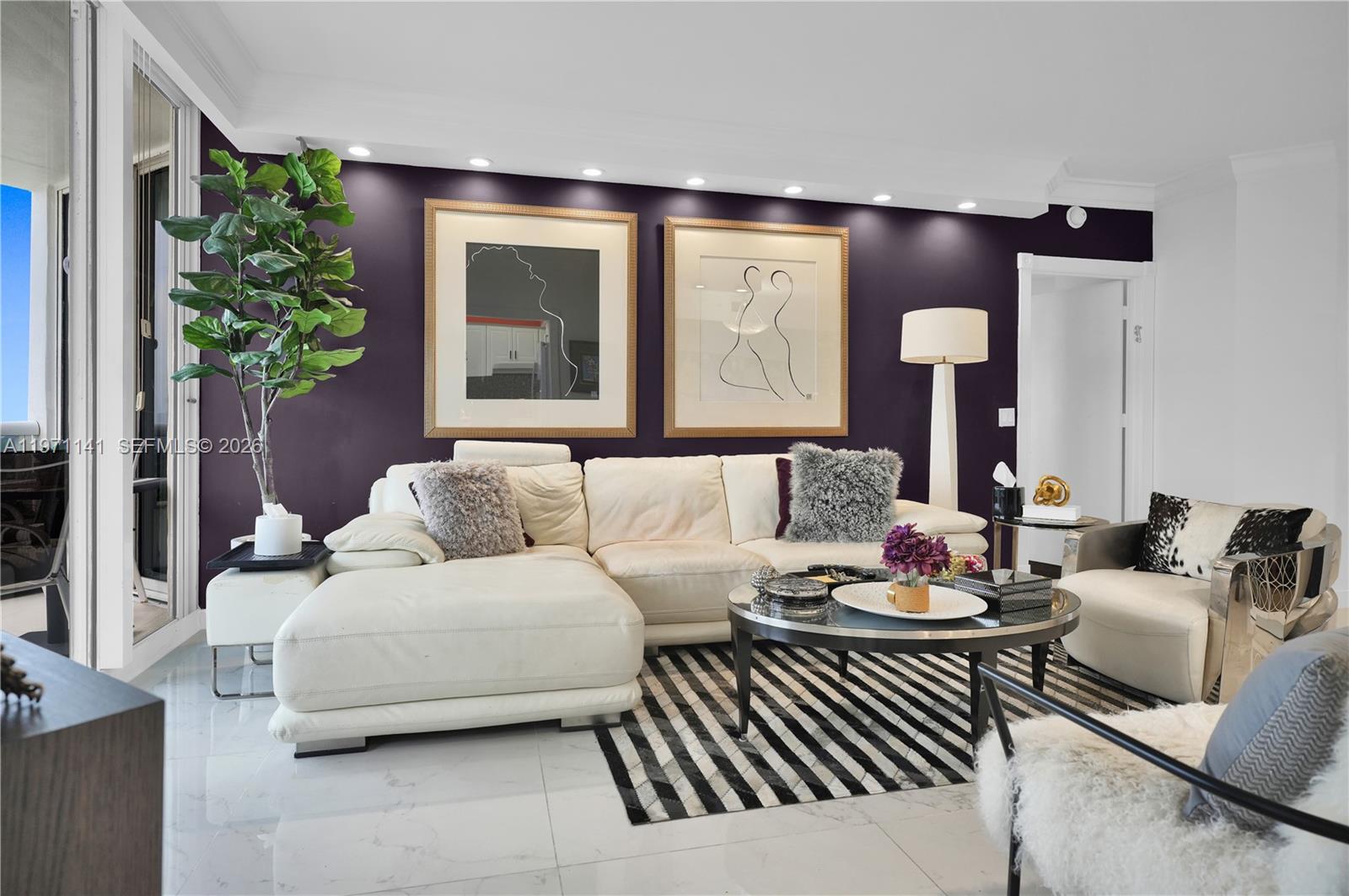 4775 Collins Ave 1806