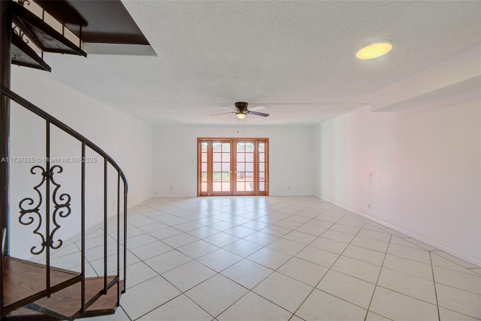 BRENTWOOD TOWNHOUSE 3 CON - Residential